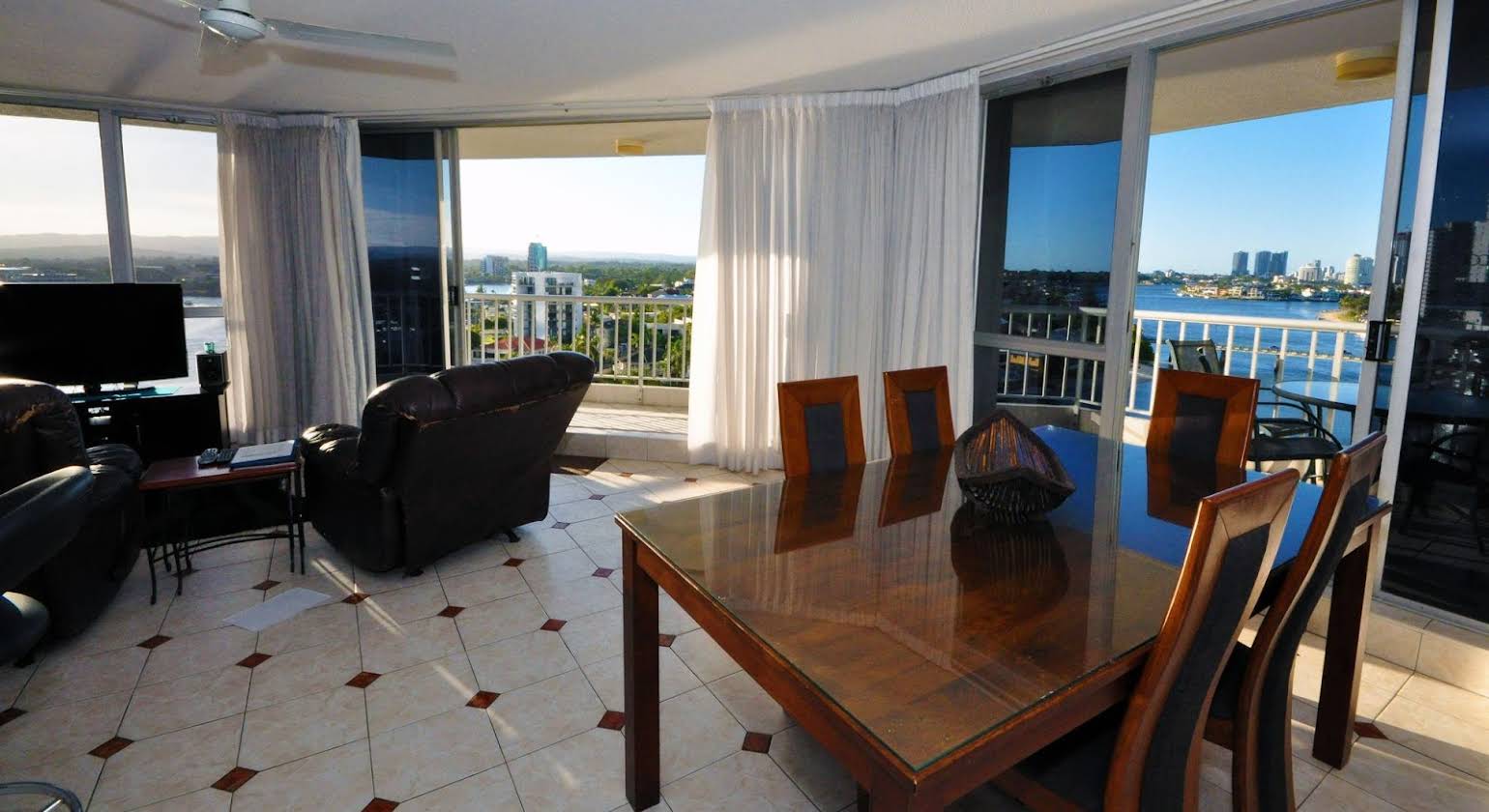 Moorings On Cavill Surfers Paradise