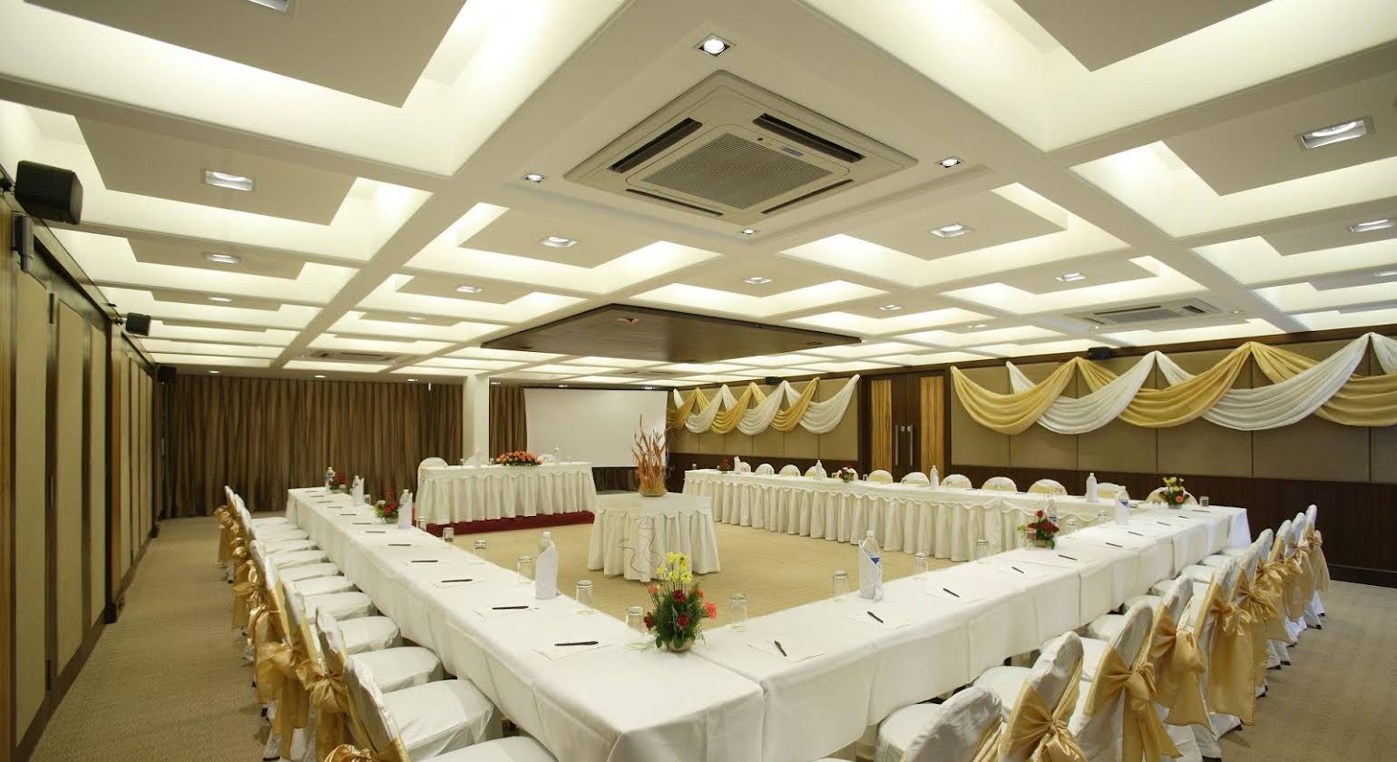 Hotel Express Towers Vadodara