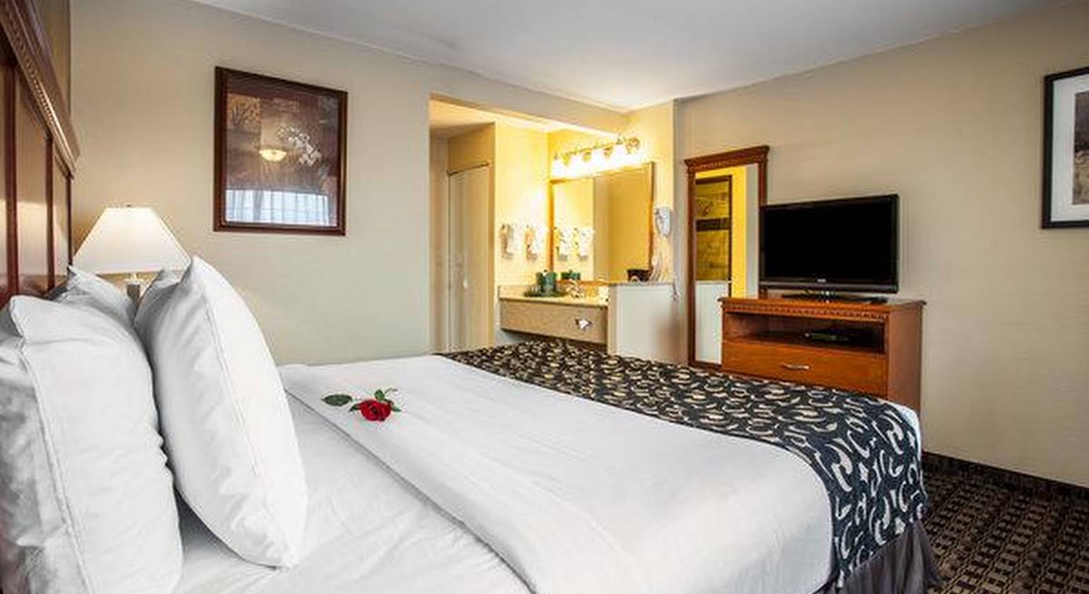 Clarion Hotel Renton – Rooms available at Clarion Inn Renton-Seattle ...