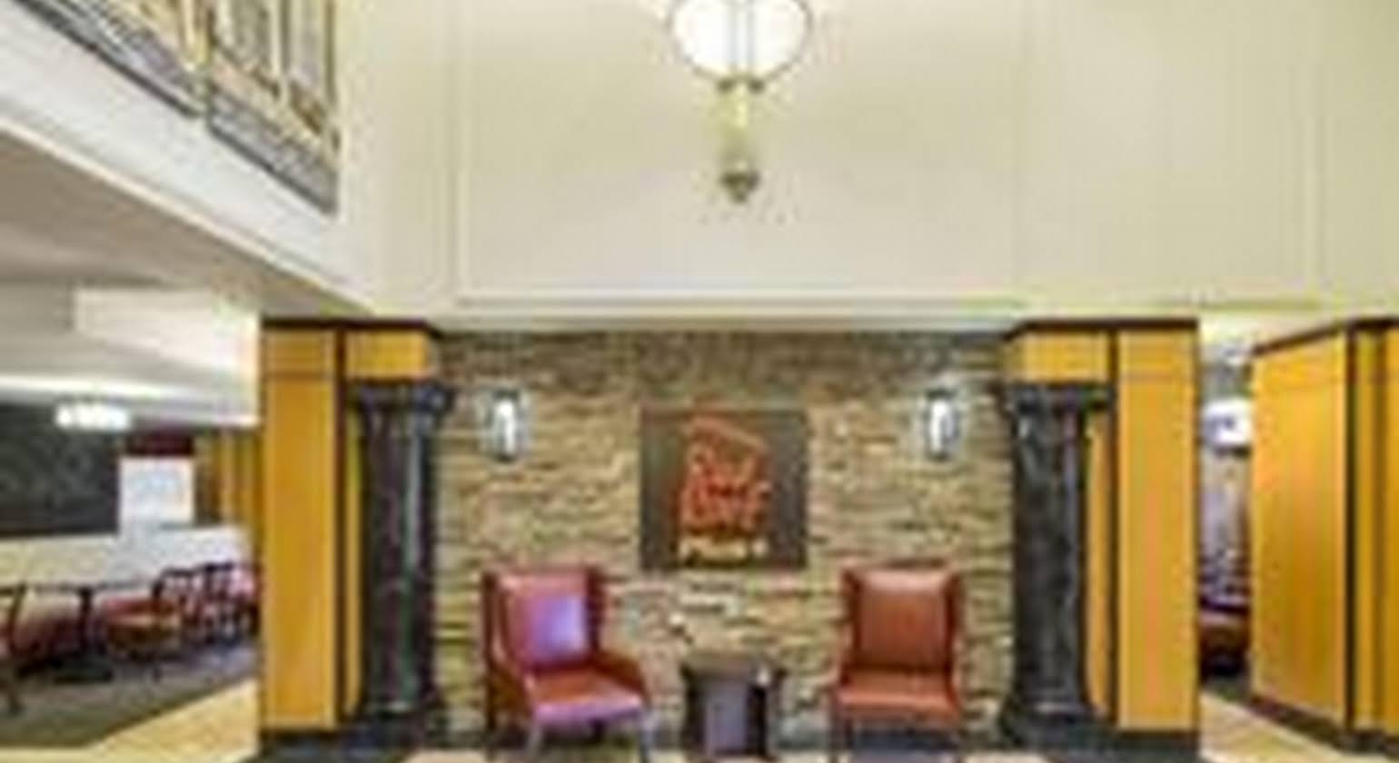 Red Roof Plus + Columbus DowntownConvention Center Columbus Merkezi